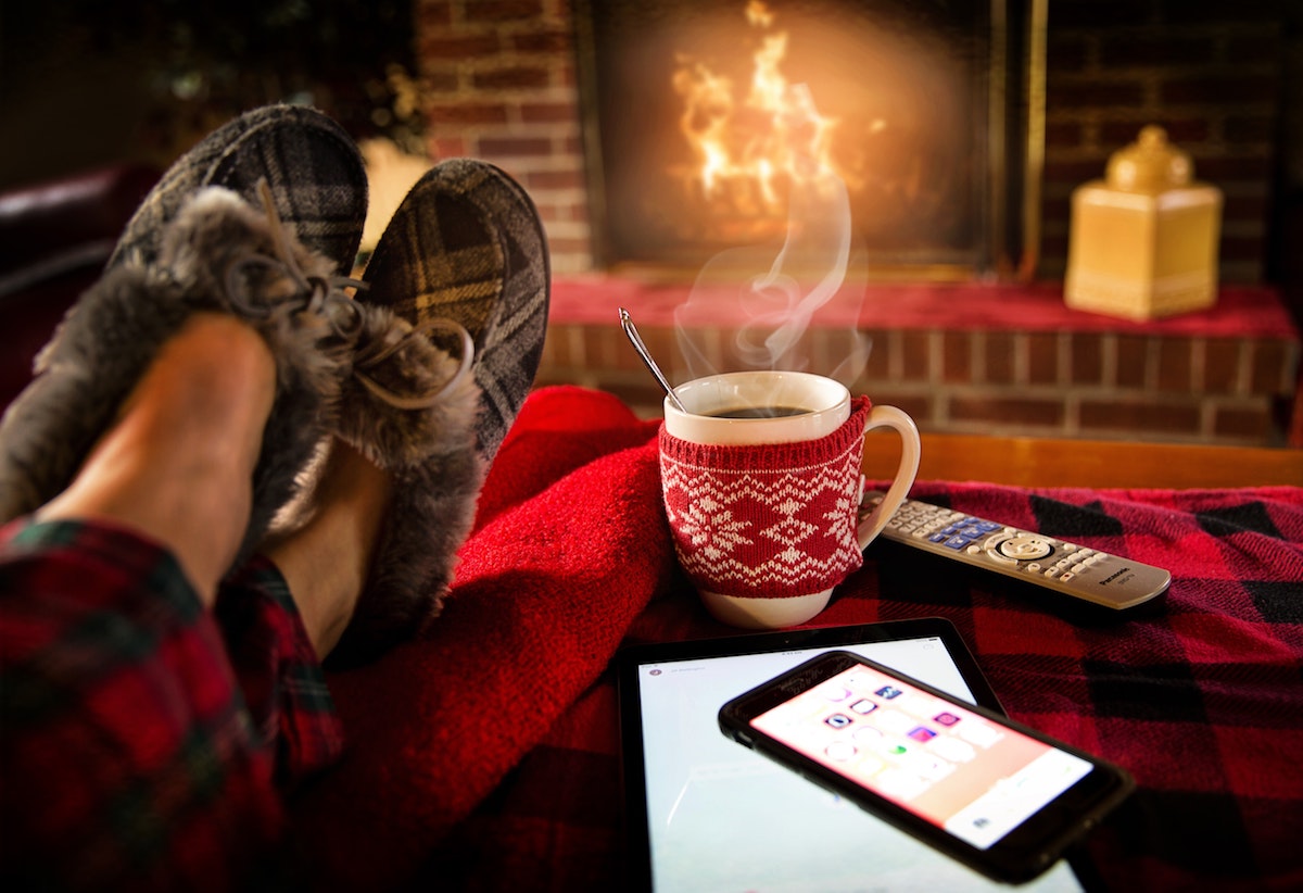 enjoy-the-holiday-season-with-cocoa-by-the-fire-instead-of-cleaning-your-phoenix-house-while-preparing-for-a-party